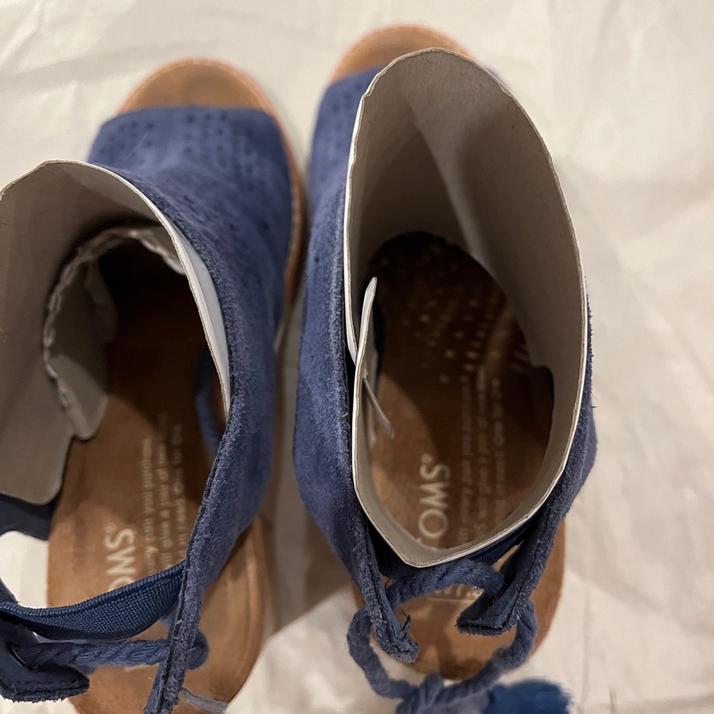 Toms Elba Boots Women’s Size 7.5 Peep Toe Perforated Ankle Blue Bootie Suede - Picture 10 of 11